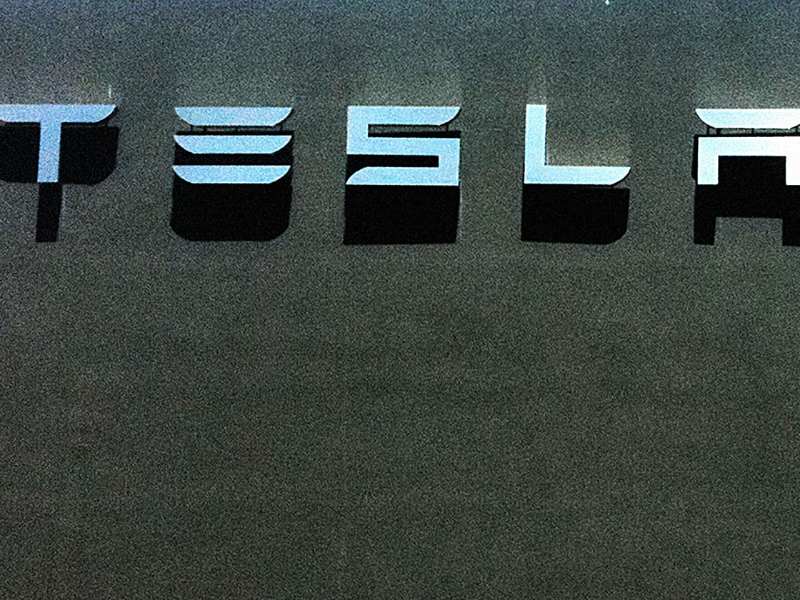 马斯克光环加持下特斯拉(TSLA.US)重回400美元上方！基本面仍存隐忧之际长期行情待考量