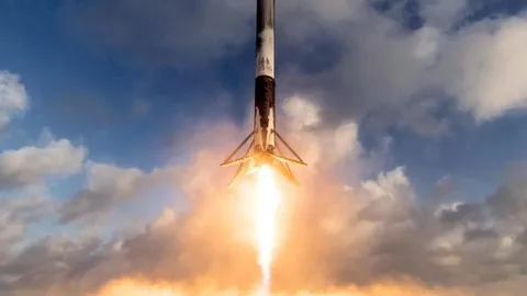 Größter Börsengang aller Zeiten! SpaceX strebt angeblich einen Börsengang im nächsten Jahr an, mit einer Finanzierung von weit über 30 Milliarden und einer Zielbewertung von 1,5 Billionen.