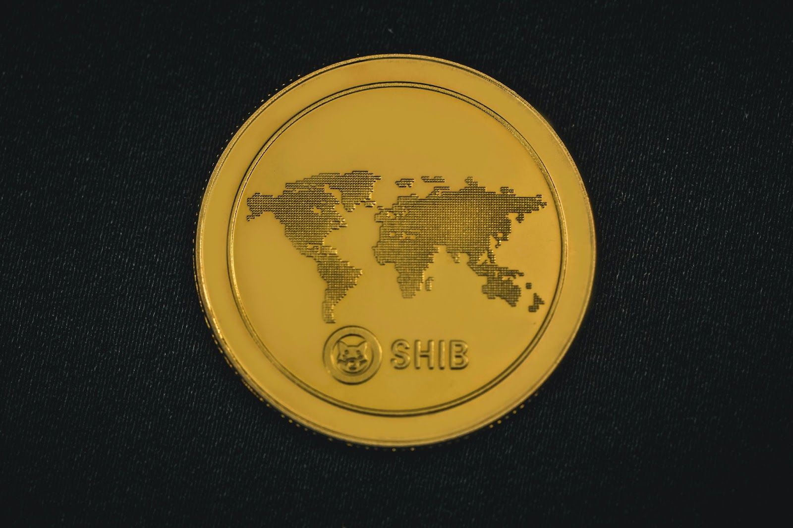 Mixed Crypto Signals: AAVE & SHIB Slow Down While BlockDAG Accelerates Past $386M As it Races Towards $600M image 1