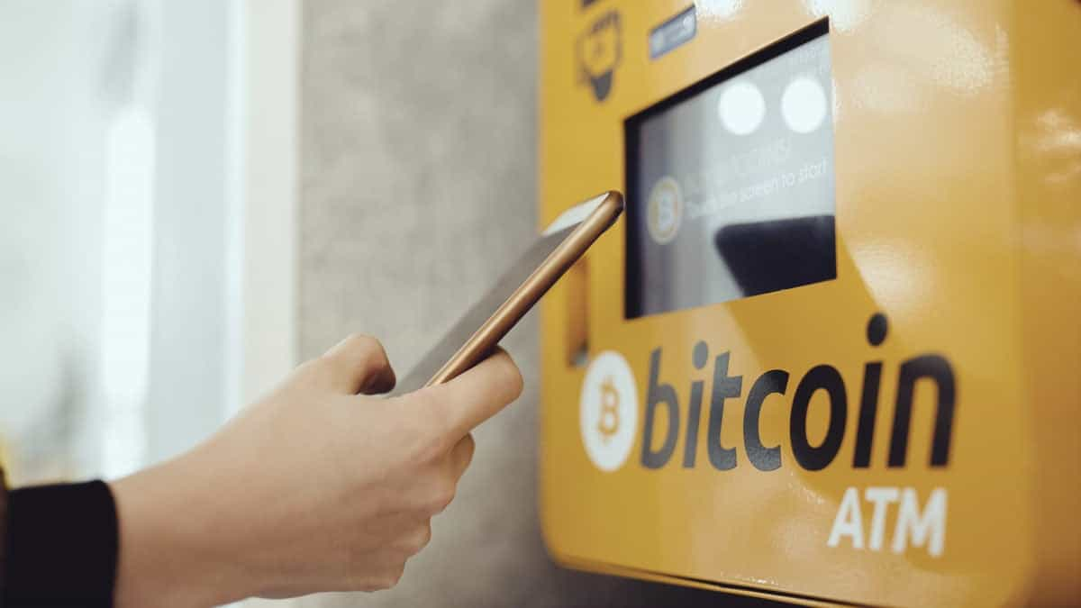 Nebraska enforces new crypto ATM law to prevent fraud, requiring sufficient warning disclosures