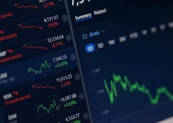 Las empresas de tesorería corporativa cripto bajo presión mientras BlackRock impulsa un nuevo fondo de Ether en staking