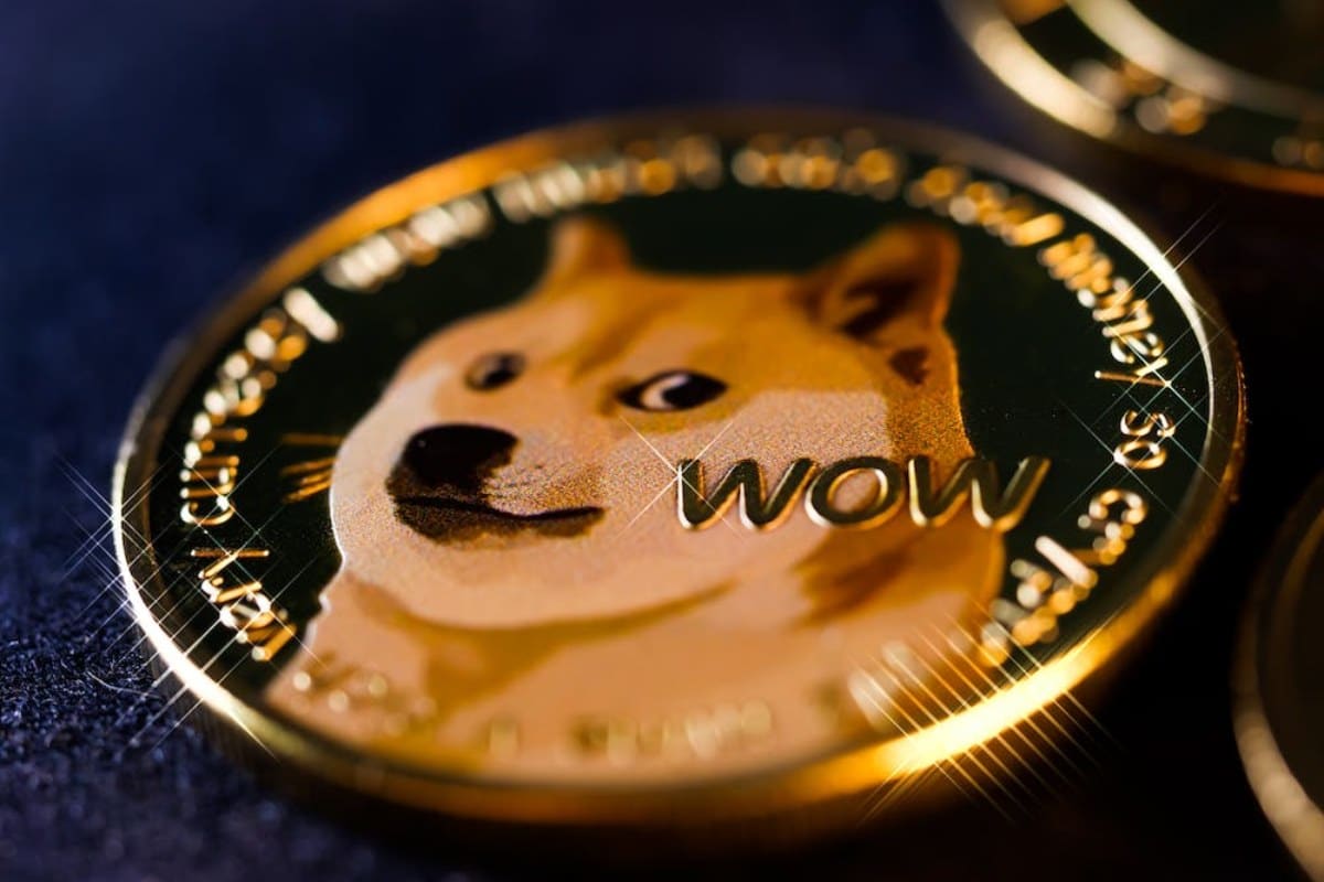 Gemini vs. ChatGPT5: ¿Quién tiene la razón sobre Dogecoin en octubre?