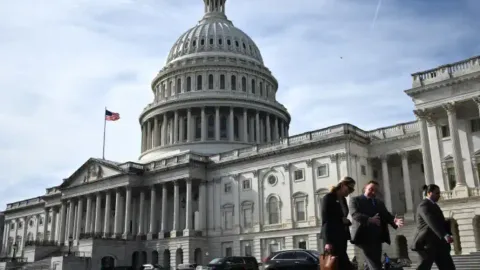 Raport makroekonomiczny rynku kryptowalut: Zamknięcie rządu USA prowadzi do kurczenia się płynności, rynek kryptowalut wchodzi w fazę strukturalnego przełomu