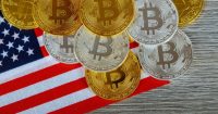 Representante de EEUU revela exposición de hasta $30K en Bitcoin