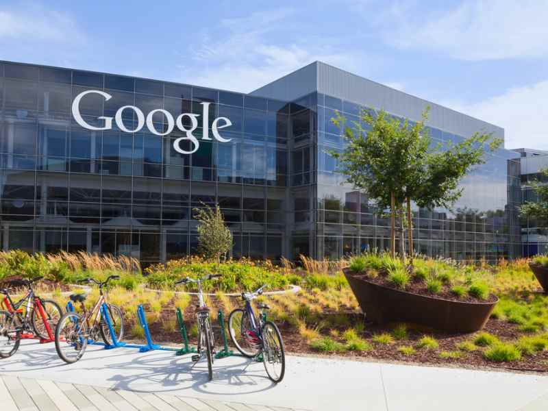 谷歌(GOOGL.US)反垄断案逃过“分拆”最严处罚!AI搜索对手获益甚微 多家投行上调目标价