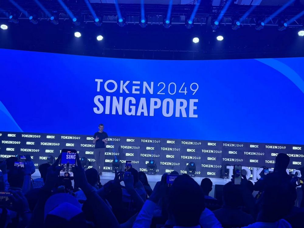Vitalik Buterin在TOKEN2049演讲:加密行业已进入成熟期,未来这些方向令人兴奋