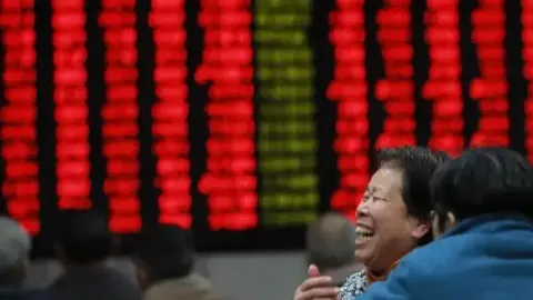 Bakit mas mahusay ang performance ng tradisyunal na asset kaysa sa cryptocurrency sa kabuuan pagsapit ng 2025?