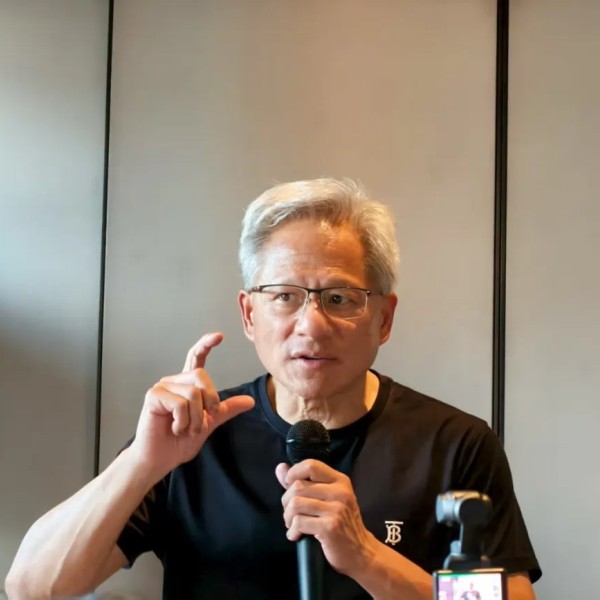 黄仁勋：财务自由 30 年后，我没有梦想