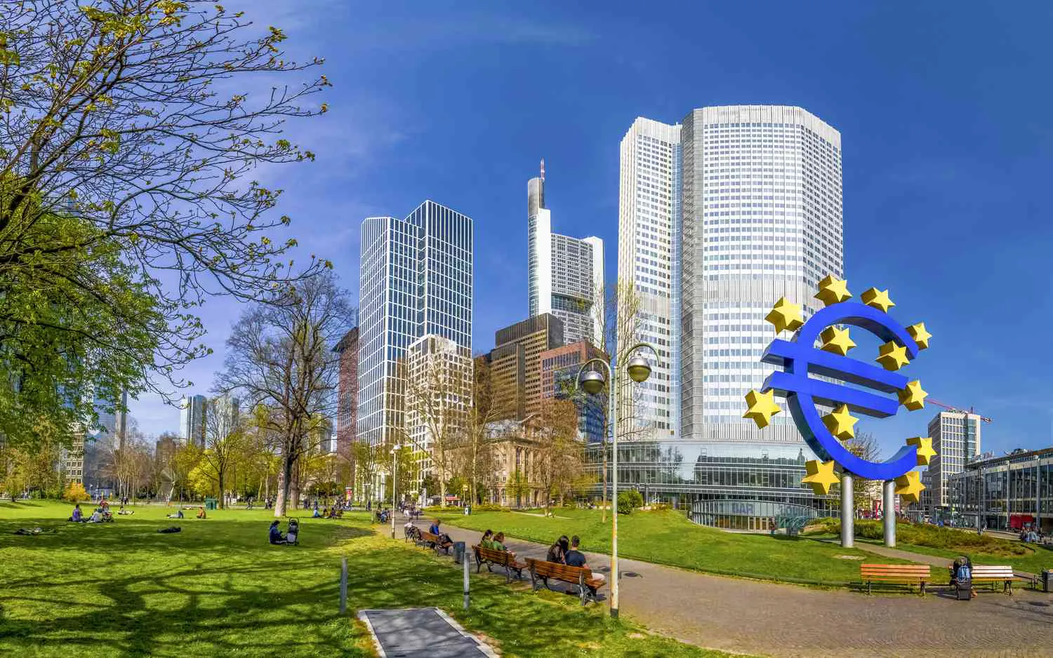 ECB president Christine Lagarde says the global economy is headed for recession image 0