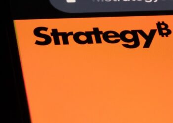 Strategy recibe una calificación crediticia B- ¿qué significa esto?