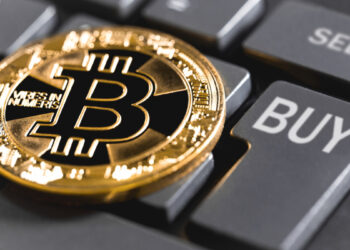 抄底時機到？比特幣進入關鍵盤整區，緊盯 8.4 萬美元「生死線」