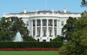 ホワイトハウス、CARF利用の海外保有仮想通貨への課税に関するIRS提案を検討