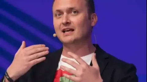 El CEO de Nansen destaca: la "ley de las tres etapas" en la narrativa cripto y las oportunidades de inversión