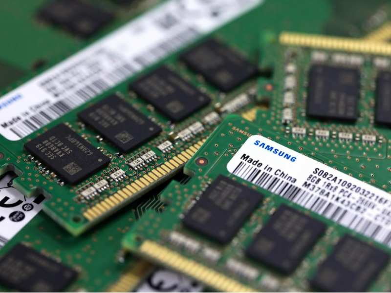 美股异动 | 存储概念股纷纷下挫 SanDisk(SNDK.US)跌超12%