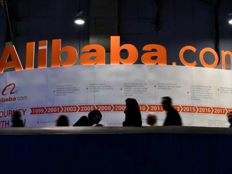 阿里巴巴(BABA.US)股价飙涨之际 “木头姐”时隔四年重新建仓押注AI转型