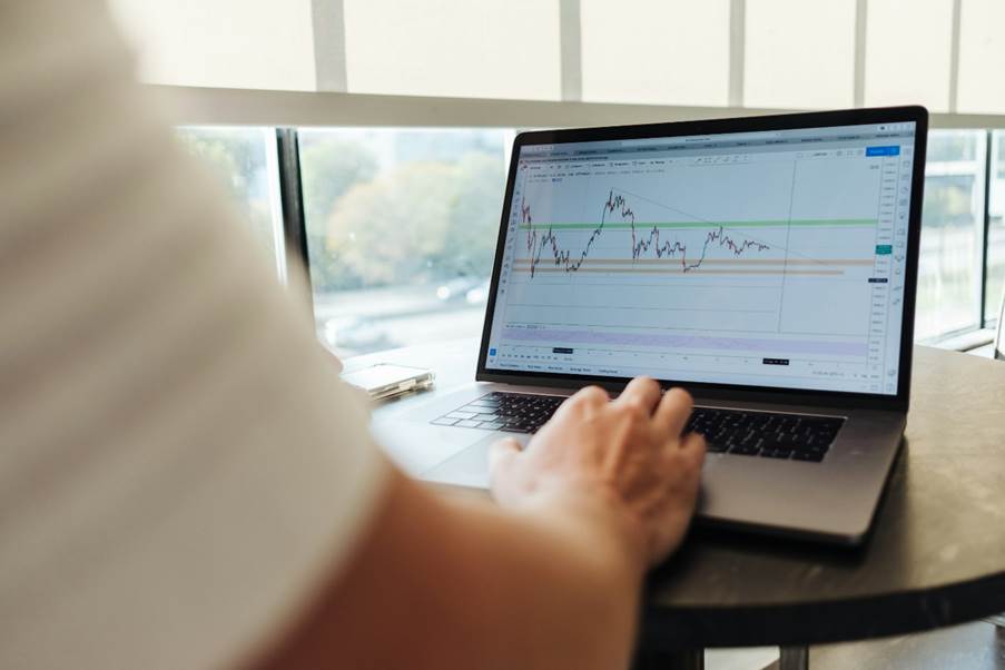 TRUMP Token Price Prediction Heats Up, AAVE Targets Breakout, But Unstaked $1 Potential is the Best Bet image 1
