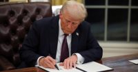 Presidente Trump firma ley que termina el cierre gubernamental de EEUU