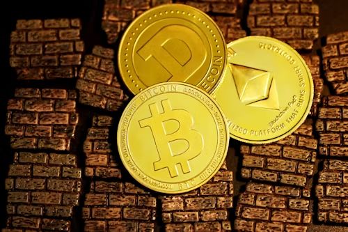 2025年の長期保有に最適な暗号資産:BlockDAG、Avalanche、Hyperliquid、Cardanoが市場の勢いをリード