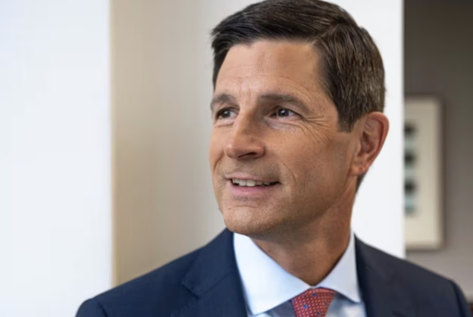 CEO Charles Schwab nhắm triển khai Bitcoin giao ngay tháng 4/2026 image 0