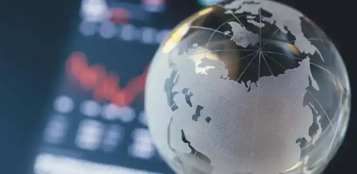 宏观解读：鲍威尔的“浓雾驾驶”与金融“饥饿游戏”