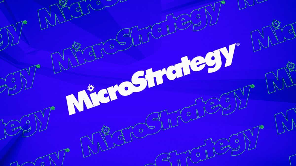 Левериджевая биткойн-стратегия MicroStrategy позволяет её акциям опережать BTC в этом году