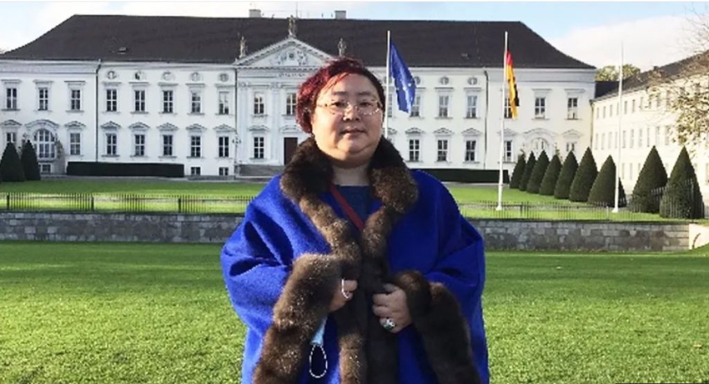 5 milliards en BTC volés et un manoir à Londres : la “Cryptoqueen” face à la justice image 1