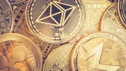 Analysts Predict Imminent Altseson, But History Suggests a Final Flush