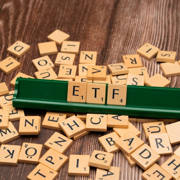 便宜就是赚？比特币现货 ETF 费率大战的背后...