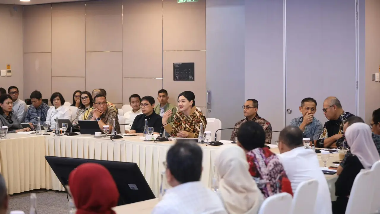 OJK dan SRO Bertemu Analis hingga Finfluencer, Tampung Masukan Reformasi Pasar Modal image 0