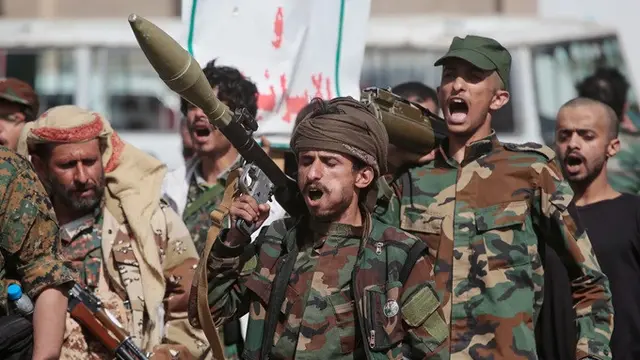 Houthi Serang 2 Bandara, Harga Minyak Dunia Kembali Sentuh US$ 101 image 1