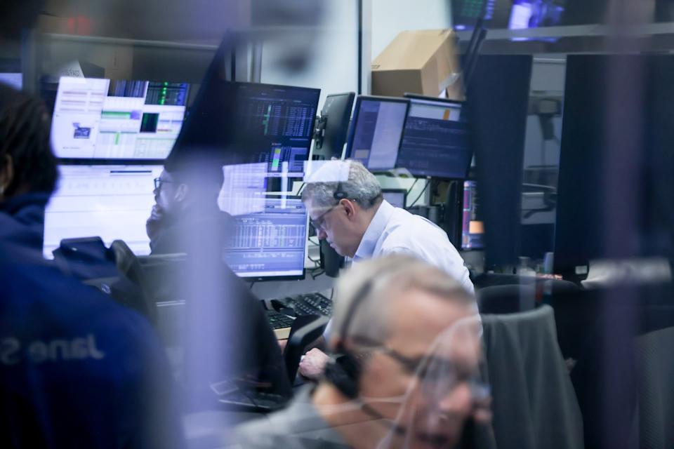 Bond dealers analyze employment figures to assess the Federal Reserve’s direction as oil prices surge