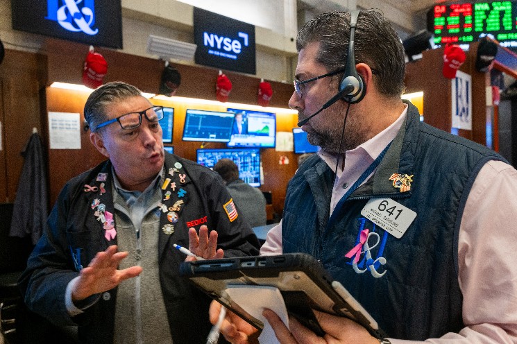 Bitcoin snaps back near $69,000 but analysts warn the market may not be out of the woods yet image 1