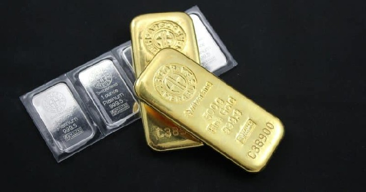 Gold surges past $5,000 for first time as silver tops $107 on safe-haven buying image 1