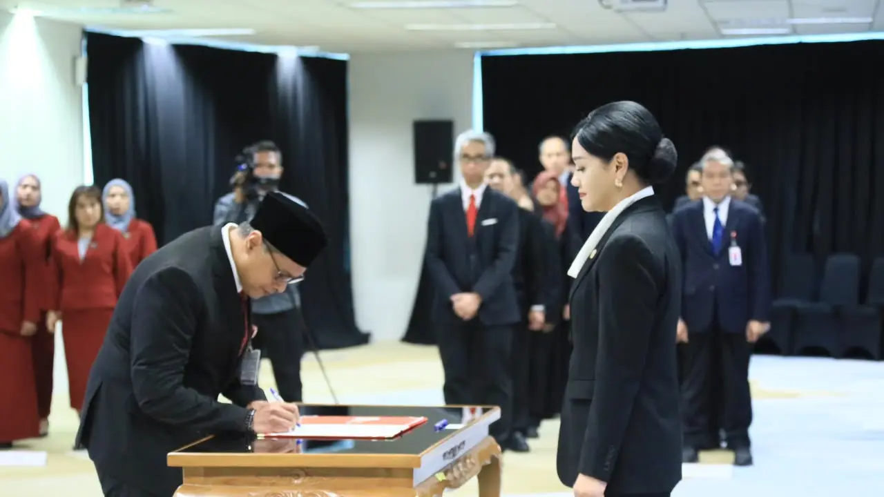Henry Rialdi Resmi Jadi Deputi Komisioner OJK untuk Bursa Mineral dan Komoditas Strategis image 0