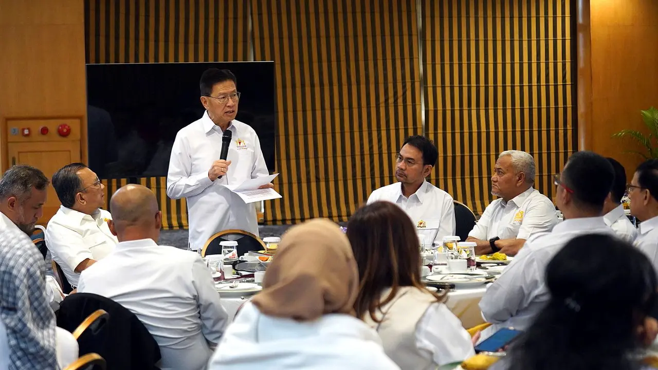 AI Gerus Industri Padat Karya, James Riady Soroti Nasib Pekerja RI image 0