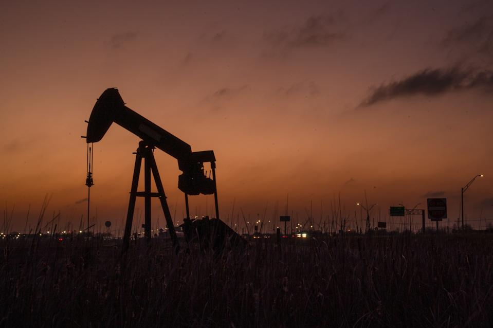 Oil Prices Poised for Weekly Gain as Middle East Conflict Enters Fourth Week