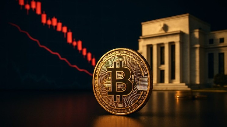 Bitcoin Drops Below $83,000: Four Interest Rate Hikes Expected from the Fed by 2027 image 1
