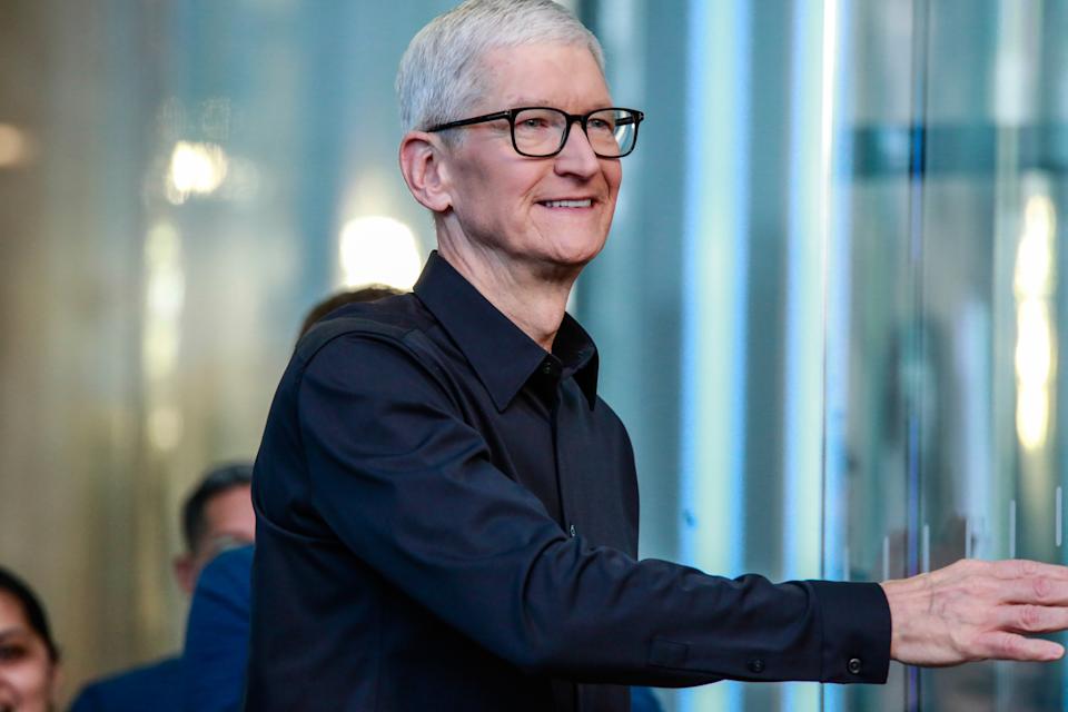 Apple’s Chief Executive Visits China as App Store Policy Faces Increasing Scrutiny