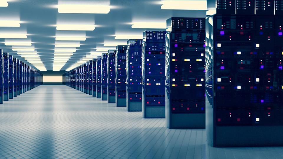 Massive delays and cancellations of U.S. data centers benefit these three AI stocks