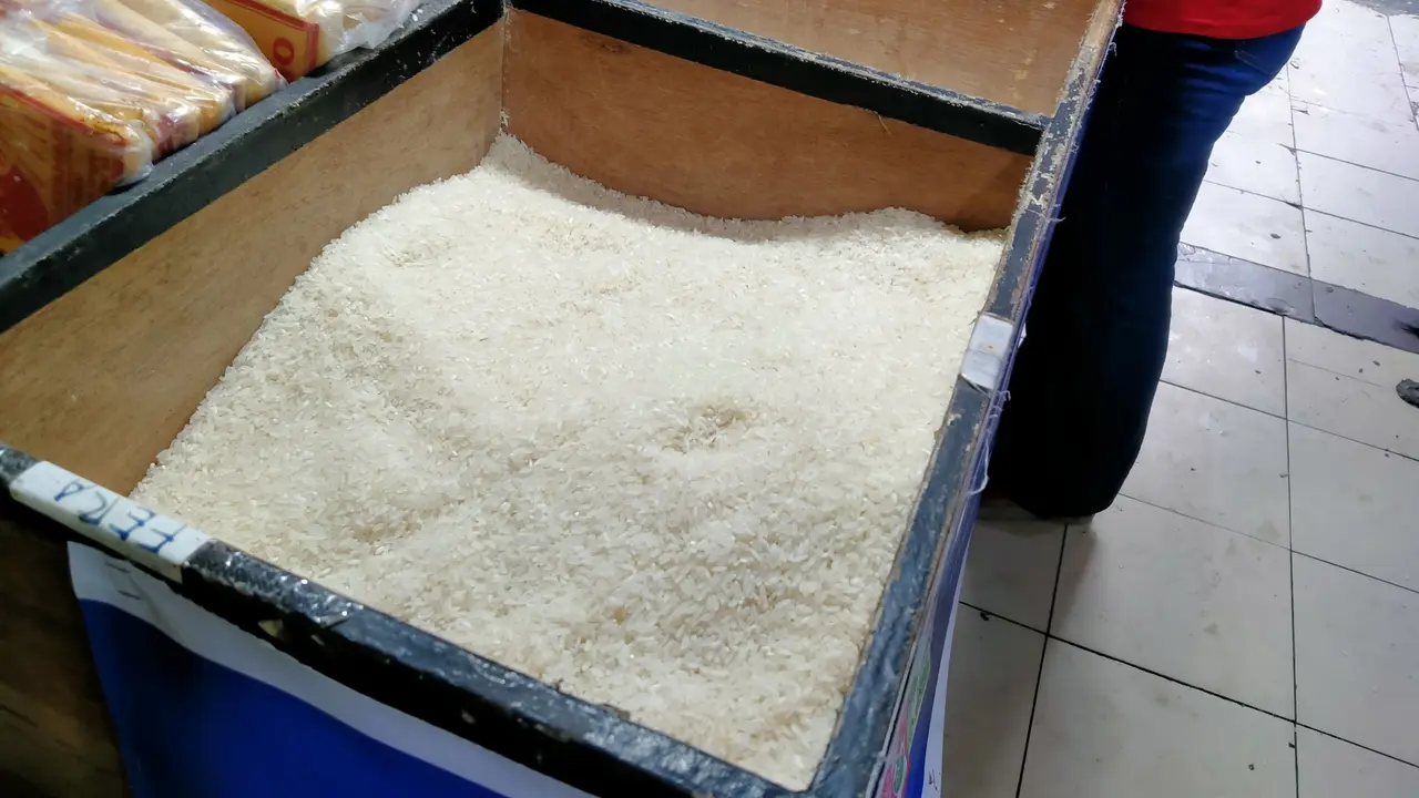 Harga Beras dan Kacang Tanah Melambung, Pedagang Ungkap Pemicunya image 0