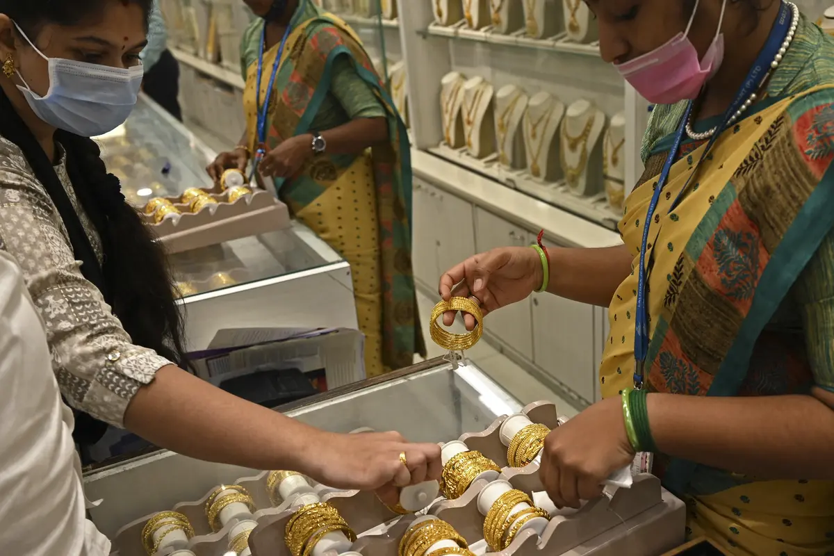 Mengintip Harga Emas 24 Karat Hari Ini di Antam, Pegadaian hingga Hartadinata image 0