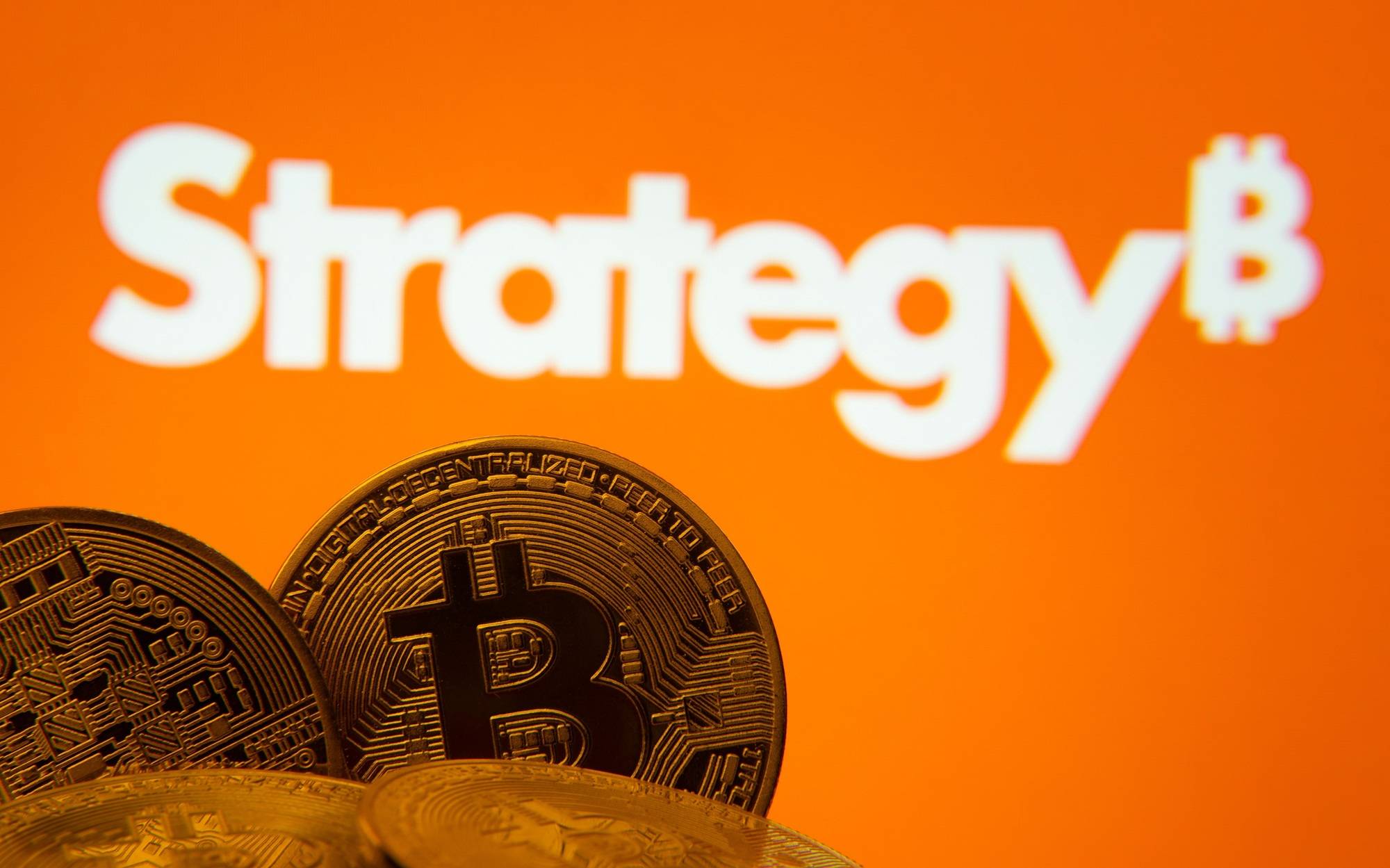 Strategy đánh mất Bitcoin premium, ETF Mỹ hứng làn sóng rút vốn kỷ lục image 0