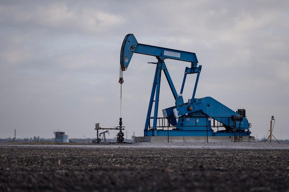 Oil Soars 18% This Week as Conflict Halts Hormuz Shipping