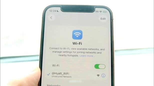 连接酒店公共 WiFi 后，我的钱包被洗劫一空