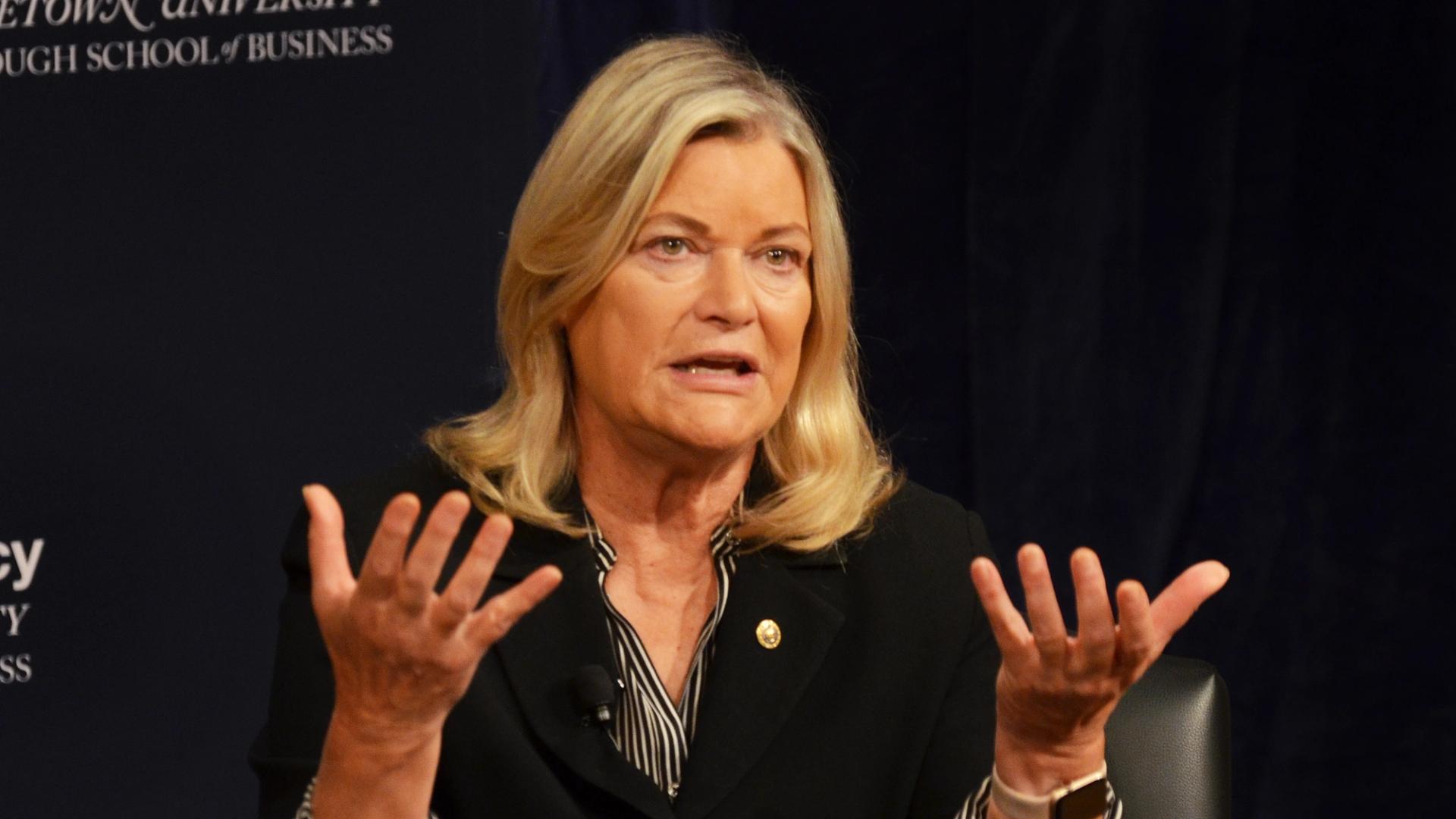 暗号通貨の議会で最も親しい同盟者であるルミス上院議員が来年引退する予定です。