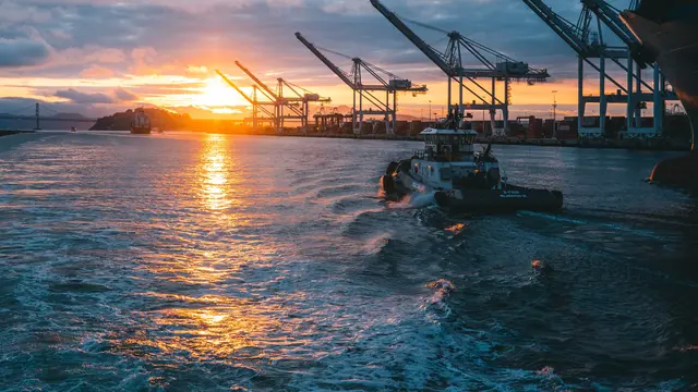 Harga Minyak Hari Ini Melambung Tersengat Rencana Iran Soal Selat Hormuz