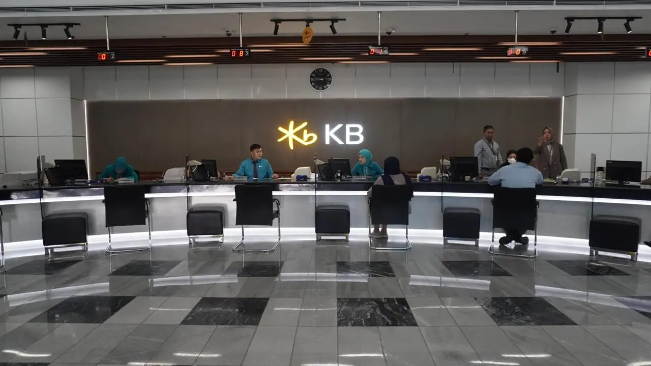 Menkop: Koperasi Akan Ambil Alih Kembali KB Bank image 0