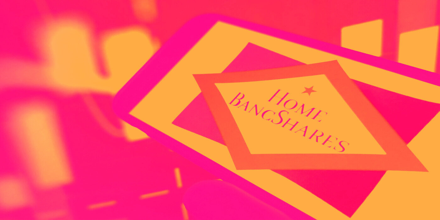 3 Reasons to Sell HOMB and 1 Stock to Buy Instead image 0