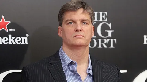 Bitcoin briefly hits $82,000, SOL, DOGE higher as Michael Burry warns of stock crash