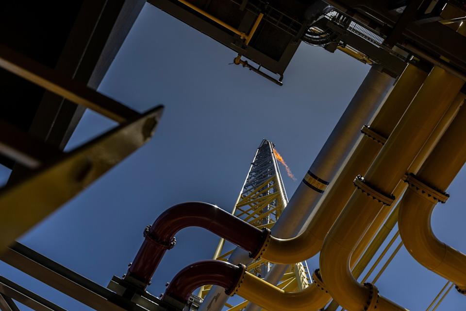 Oil Prices Fall as Lower Supply Threats Follow Eased Middle East Tensions